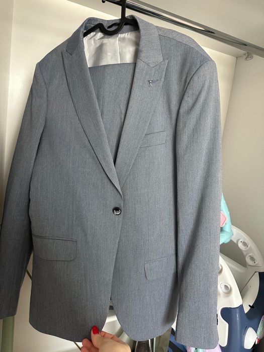 Мъжки костюм, цвят светло син, размер 50 М/Л