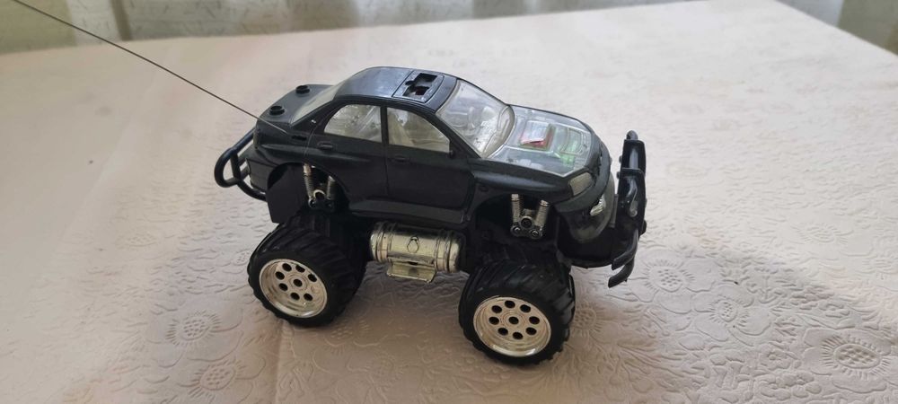 Машинка с пультом управления