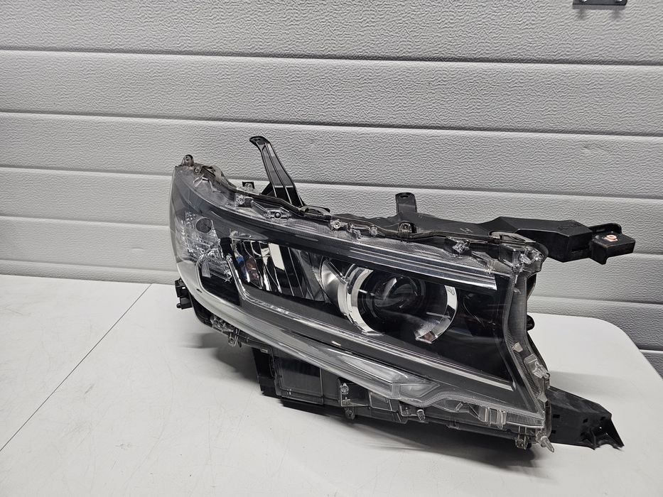 Far dreapta cu Led Toyota Land Cruiser J150
