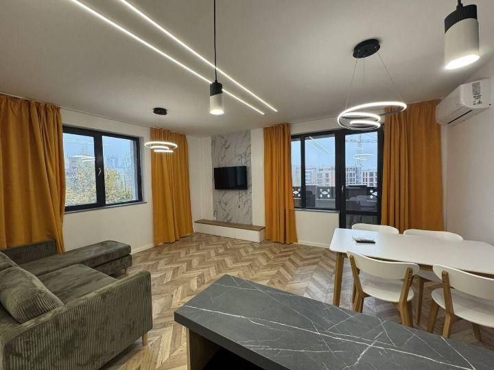 Дава се под наем Тристаен апартамент в Пловдив, Христо Смирненски - 106 кв.м за 930 € - Снимка #1