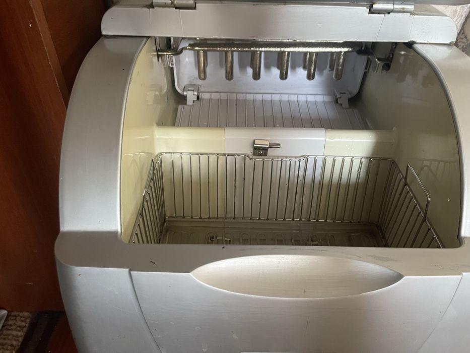 Продам льдогенератор