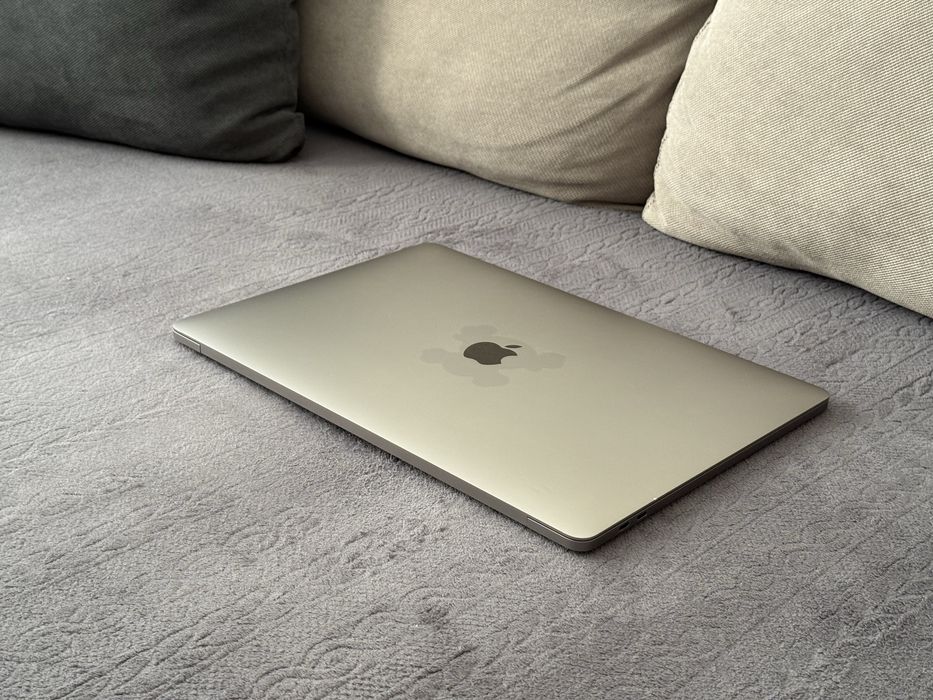 15.4'Macbook Pro 15 2018 Touchbar/Core i7/16GB DDR4/Radeon 555X/256GB