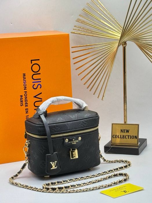 Geanta Louis Vuitton Noua !!! Dimensiuni 22/13 !!!