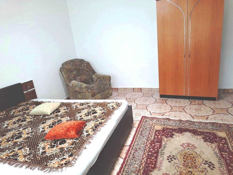 Garsonieră decomandată de închiriat Târgoviște, str. Ciprian Porumbescu, etaj 1