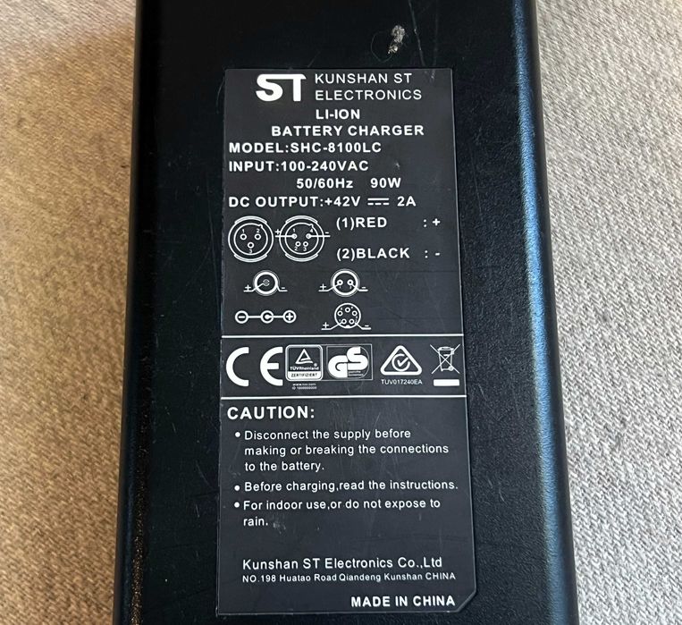 Incarcator baterie bicicleta electrica 42V 2A Li Ion mufa 3 pini