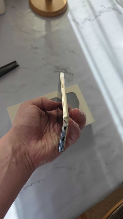 Samsung s23 8/256 GB