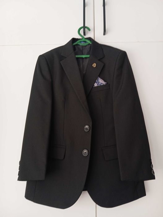 Костюм классический на мальчика 5-6 лет