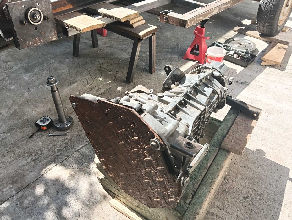 Tractoraș făcut artizanal