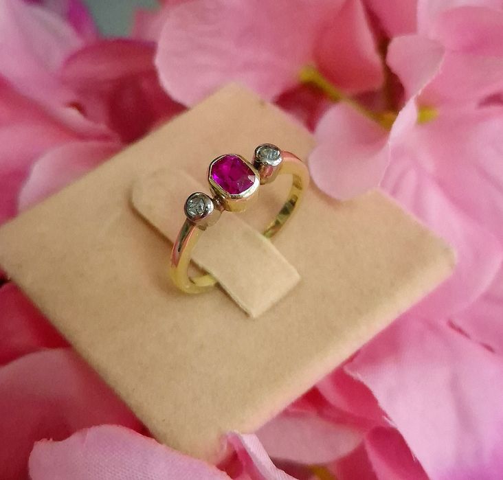 Inel foarte vechi din aur de 14K cu diamante si safir natural