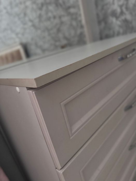 Шкаф и комод с зеркалом