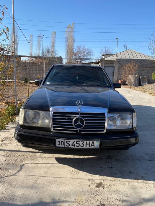 Мерседес бенз 124 седан