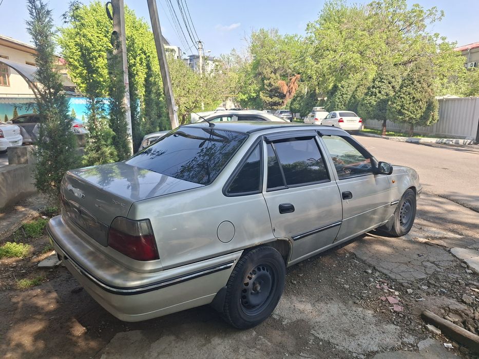 Neksiya 1 dons 1.5 2006 yil metan gaz 570 min yurgan o'zimniki