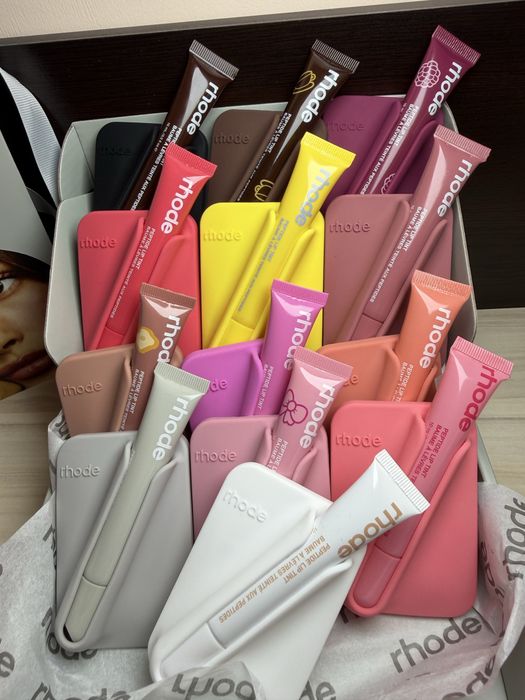 Rhode Snap-On MagSafe калъф + Lip Tint гланц от Hailey Bieber, Оригинален всички цветове налични магнитен калъф с място за гланц