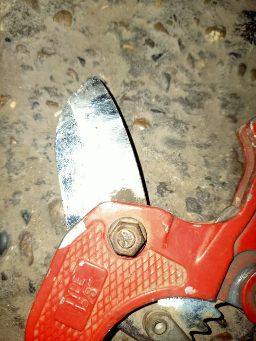 Ножницы для пластиковых труб