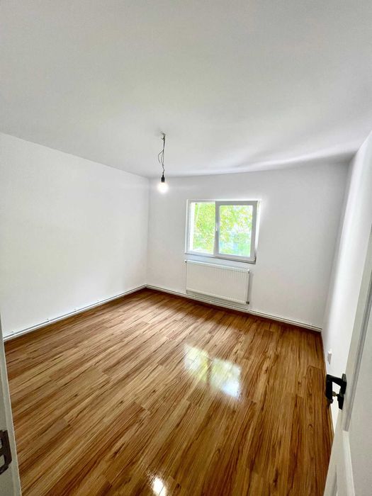 Apartament 4 camere Dacia etaj 1
