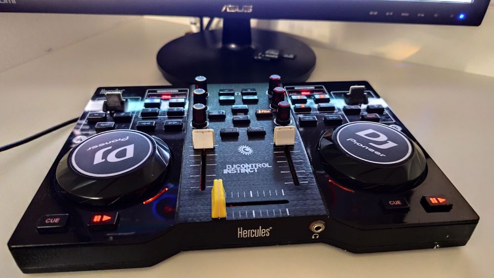 Consola Hercules Dj Control Instinct