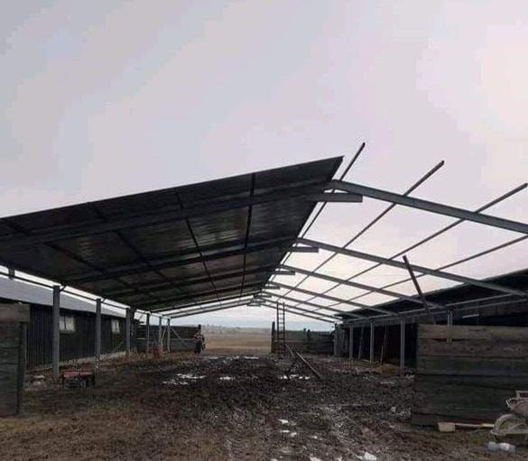 Vând hala metalică 10x20x4 învelita cu tabla