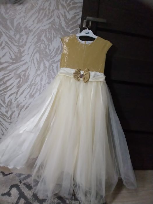 Вечернее платье на4-5 лет