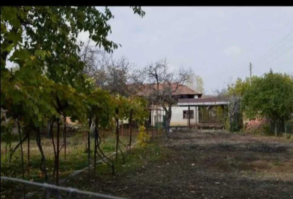 Продава се голяма  Вила