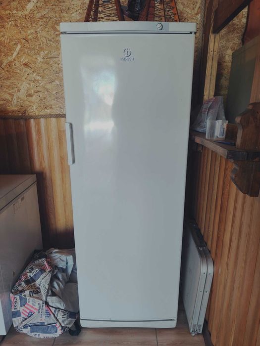 Морозильная камера вертикальная Indesit