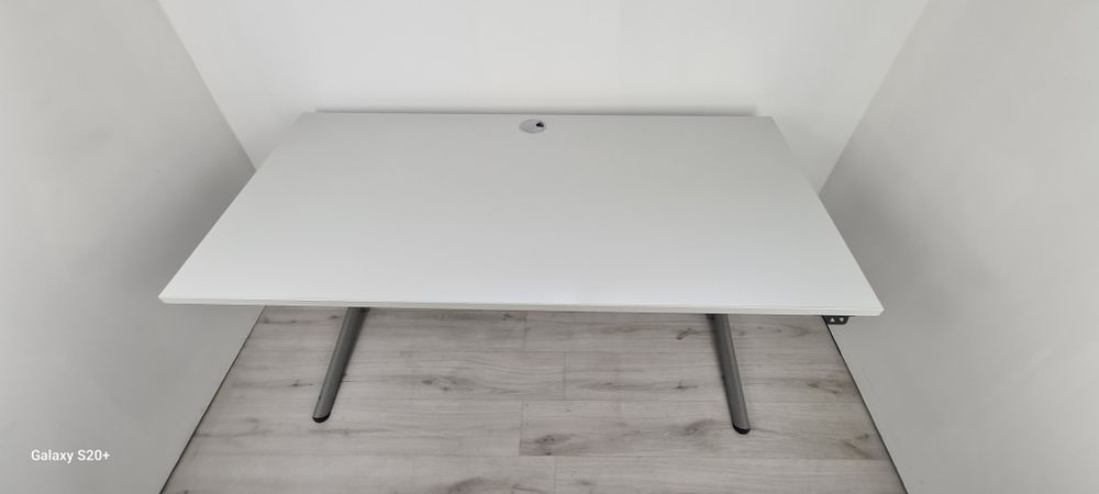 Бюро електрическо регулируем подходящо за домашен офис и бизнес среда