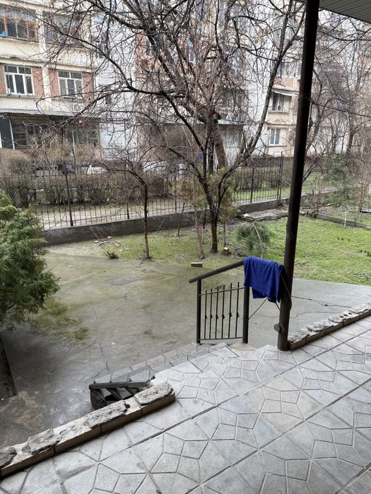 Sergeli 2 da uy 2 xonali sotiladi 1 etaj padvali agarodlari bor