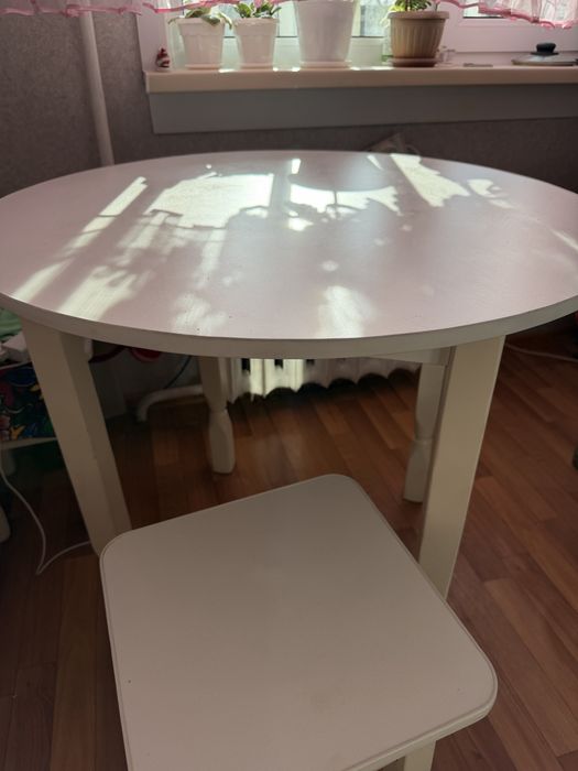 Продам срочно стол+4стула
