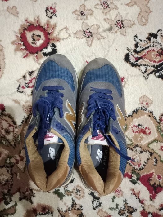 Темно синие кроссовки New Balance