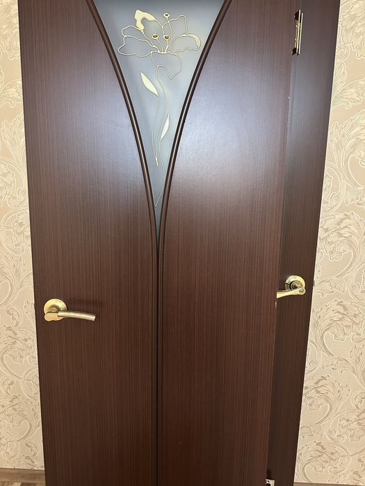 Продам дверные полотна б/у