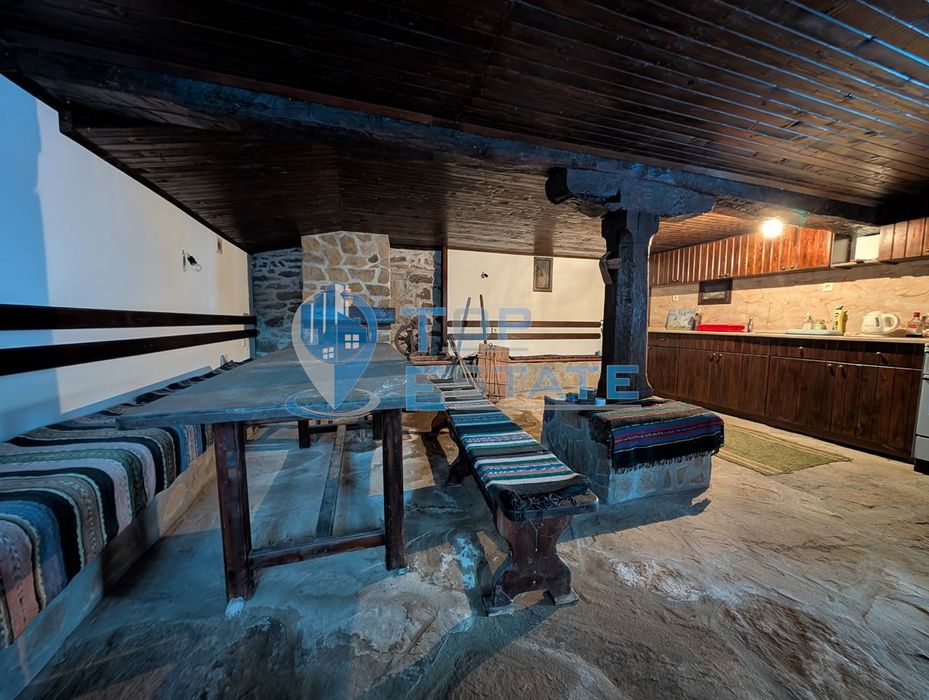 Двуетажна автентична къща в село Кисьовци, област Велико Търново