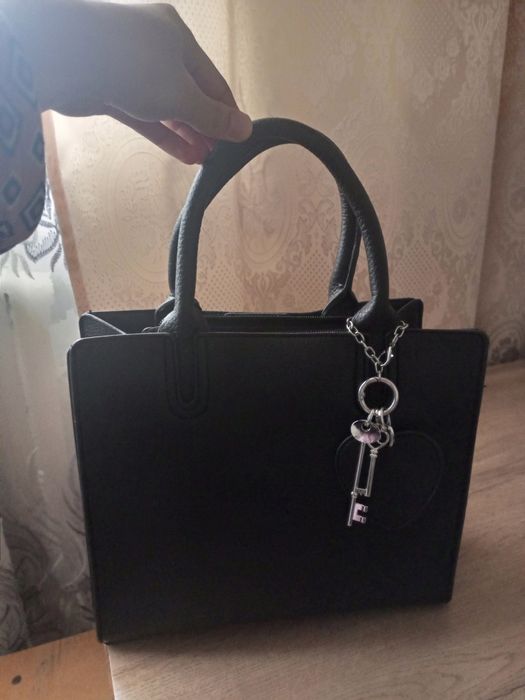 Черная сумка женская