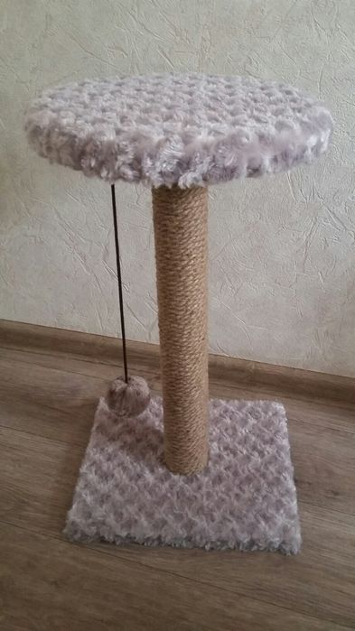 Лежанка с когтеточкой для кошки