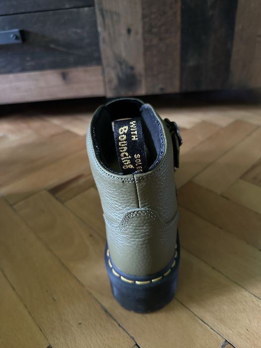 Оригинални дамски кожени боти Dr. Martens