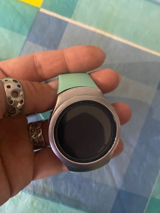 Часовник Samsung Gear s2