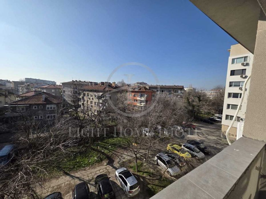 Продава се Тристаен апартамент в Пловдив, Мараша - 100 кв.м за 1051 €/кв.м - Снимка #1