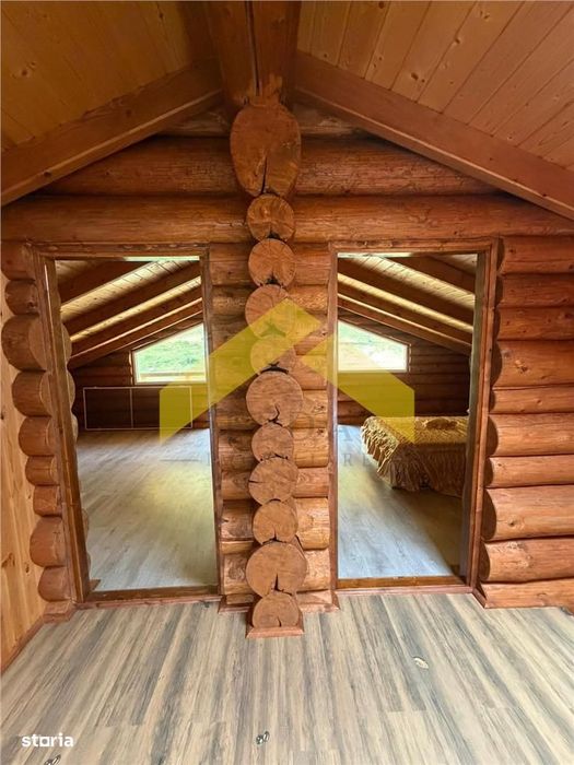 Cabana din piatra de codru si busteni pe Clisura Dunarii, Caraș-S