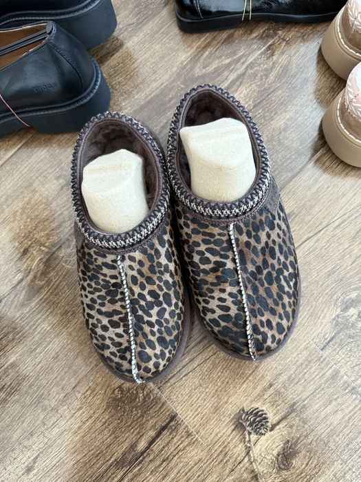 Ugg Tasman noi cu eticheta