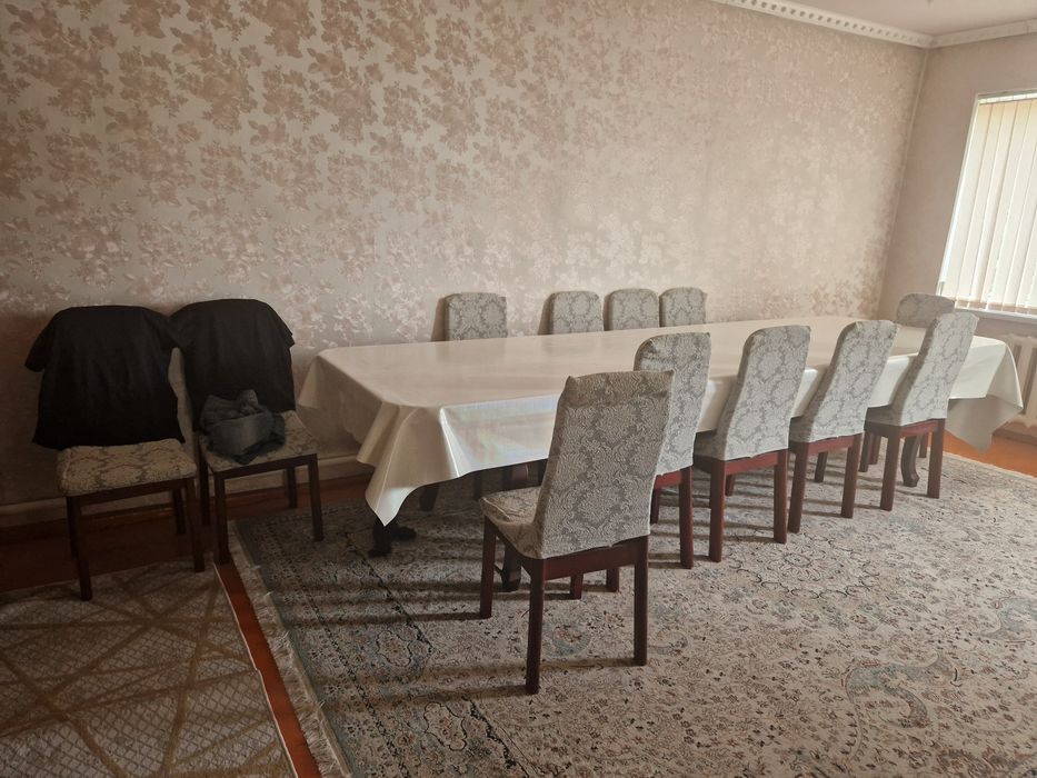 Продам стол стулья  и сервант