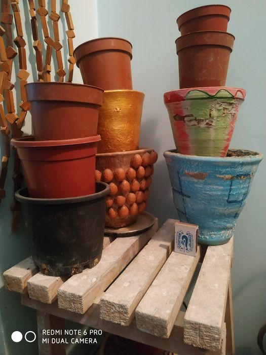 Цветочные горшки.
