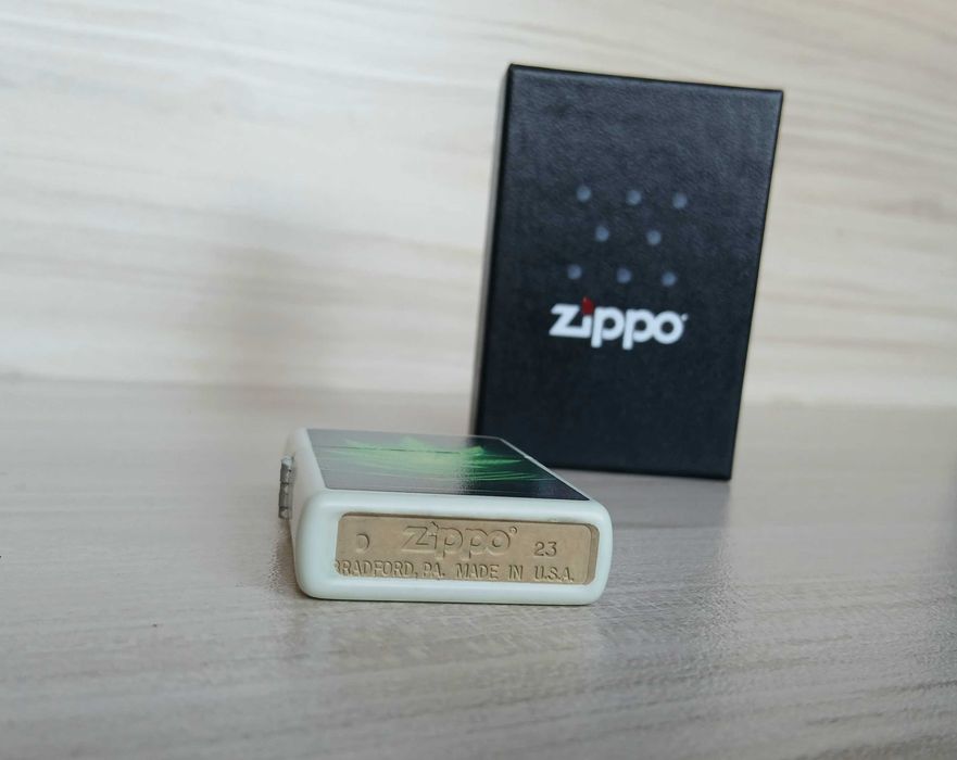 Нова запалка Zippo Cannabis Leaf+ подарък гориво