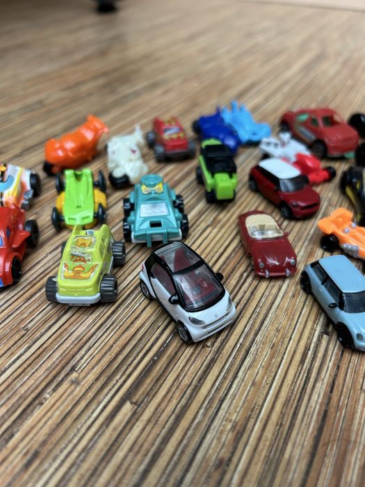 Колекция стари играчки колички от kinder и други
