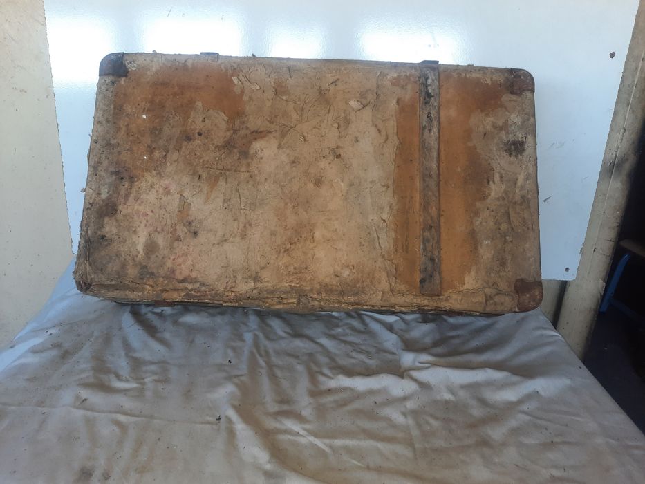 Ретро картонен куфар за декорация и реставрация