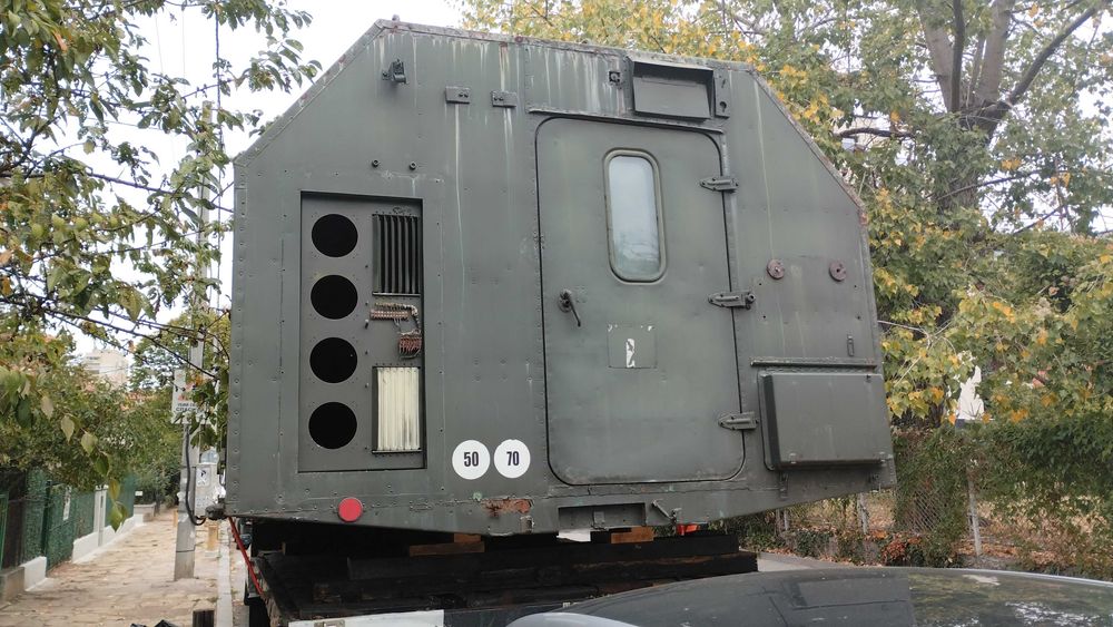 Продавам военен Фургон д 3.80м, ш 2.70м, в 1.8м