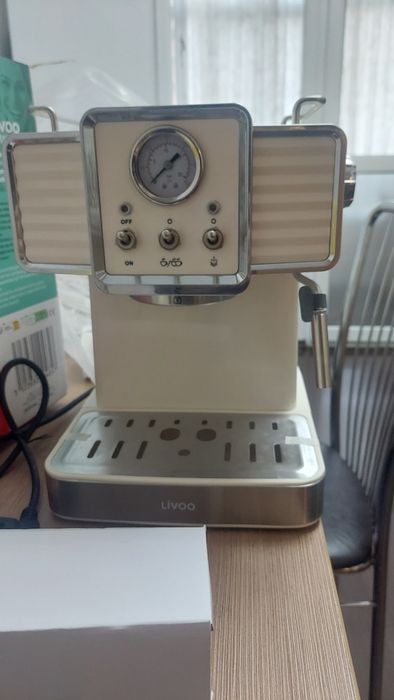 sigilat espressor manual Livoo dod174 , 15 bari , 1350w , duza spumat