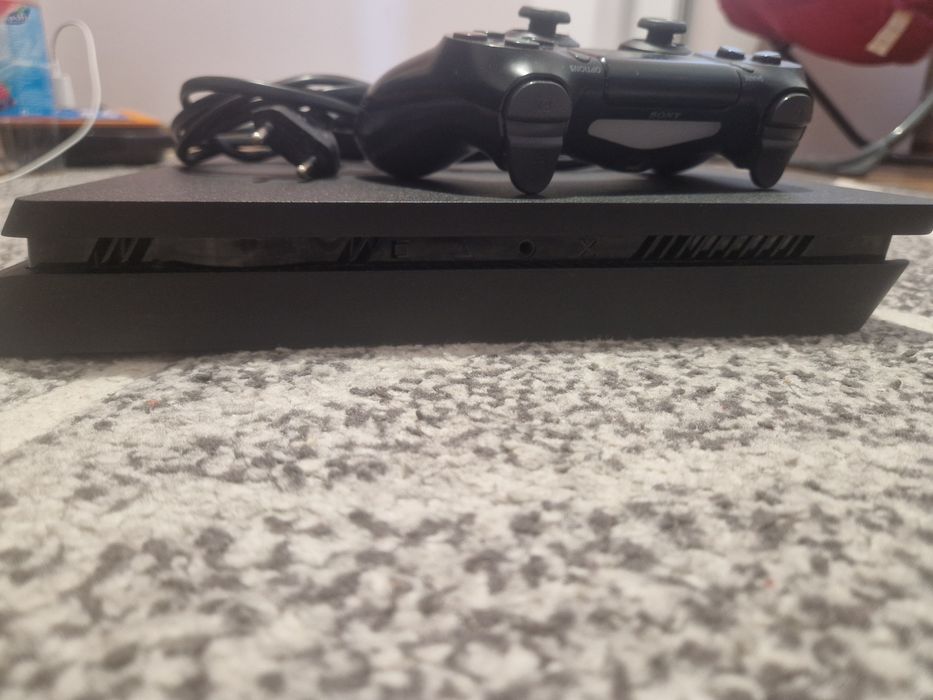 PlayStation 4 Slim 1TB + Controller + Cabluri