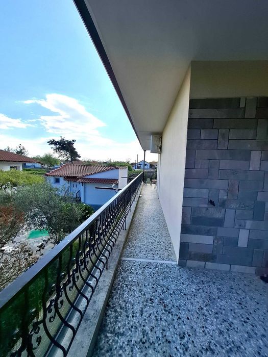 Продава двуетажна къща 150 м2 + 80 м2 и двор 400 м2 в Аспровалта, Гърция