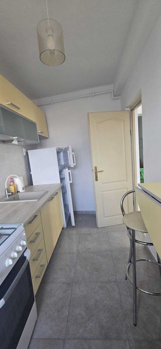 Dau în chirie apartament cu o cameră