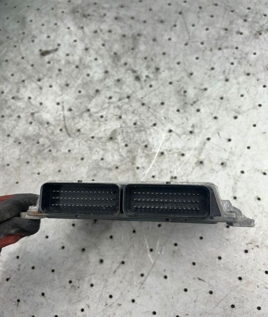 Calculator motor ECU 8200483732 8200483732 Dacia Logan prima generati