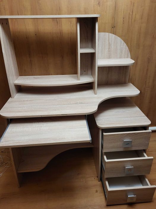 Продам компьютерный стол