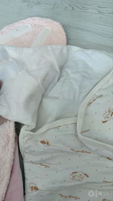 Пелёнки коконы на 0-3 месяца, розовую покупала в Дубаи